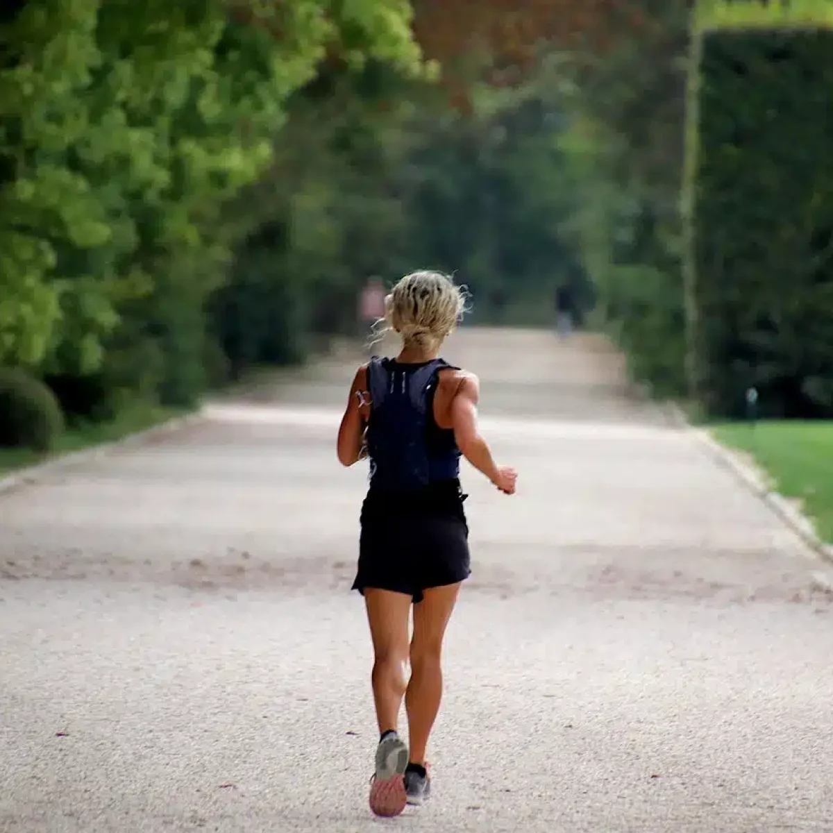 Réflexologie sportifs : femme course à pied